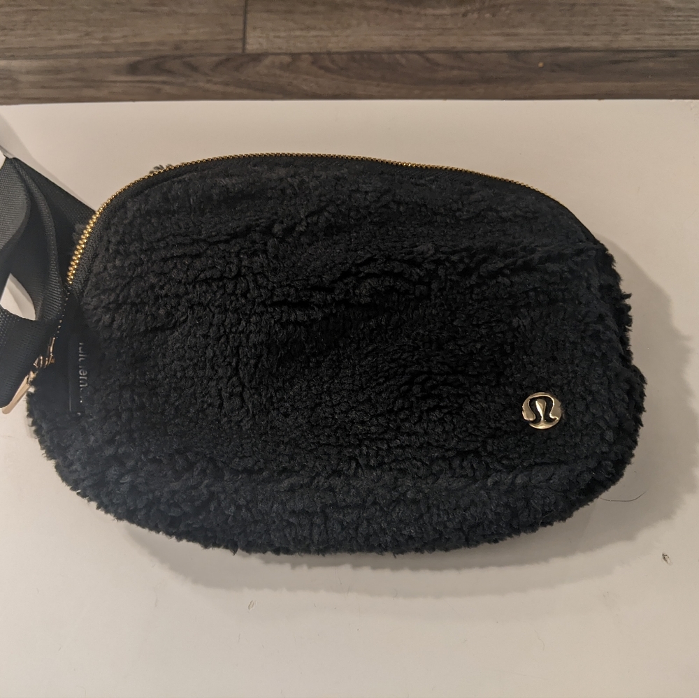 Lululemon Athletica Brand New Everywhere Belt Bag black fleexe
